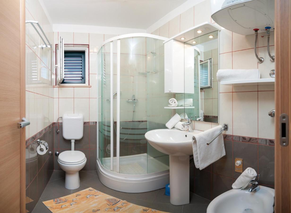 Apartments By The Sea Postira, Brac - 15242 Bagian luar foto